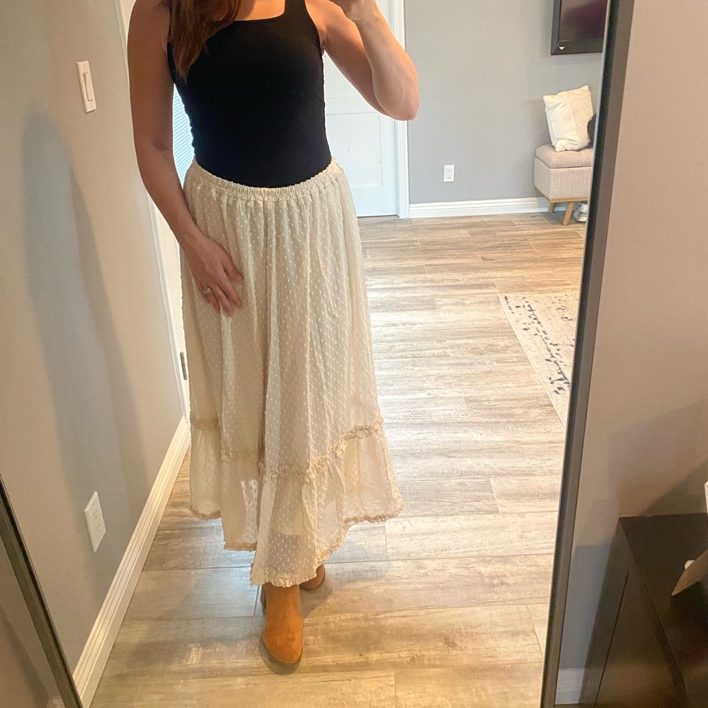 NWT Blu Pepper cream skirt size large.